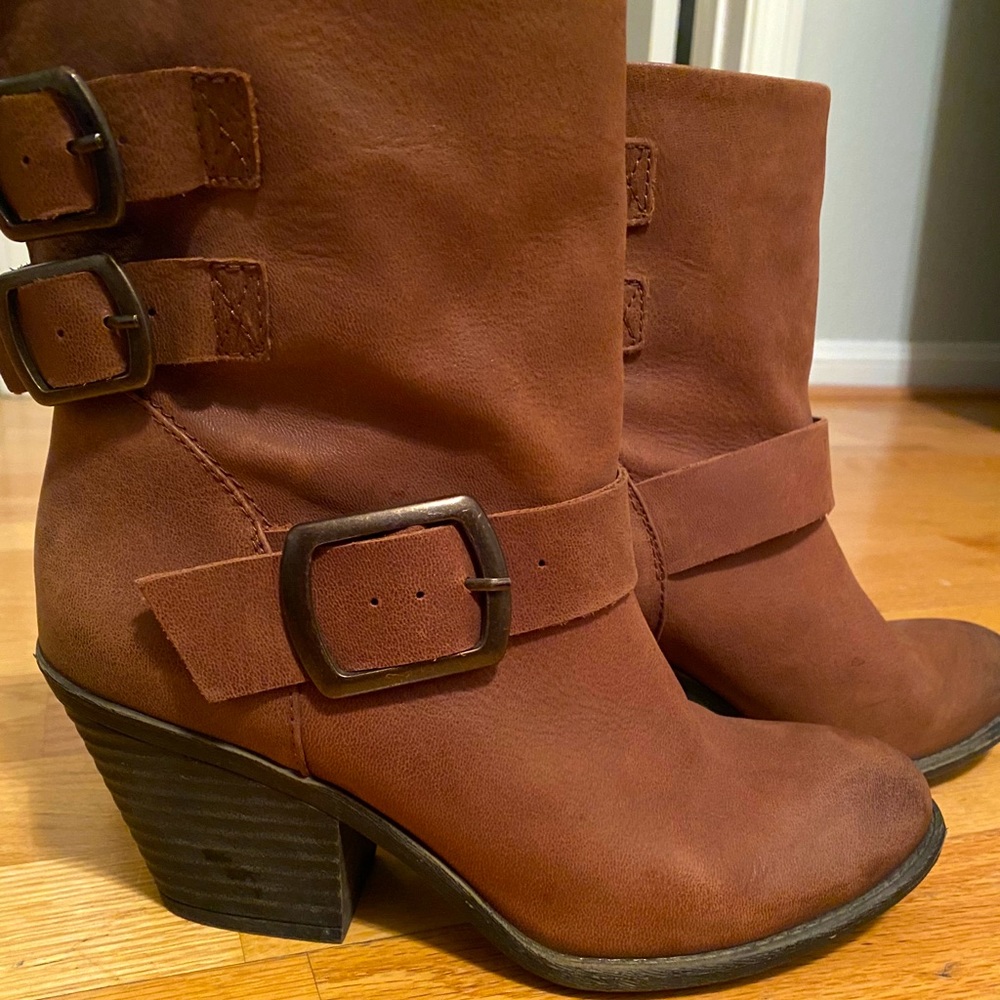 Luck Brand LP-Tommie size 7 brown slip in boots